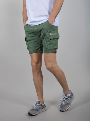ALPHA INDUSTRIES Regularen Kargo hlače | zelena barva