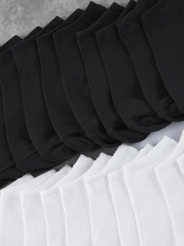 Trendyol Socken in Schwarz