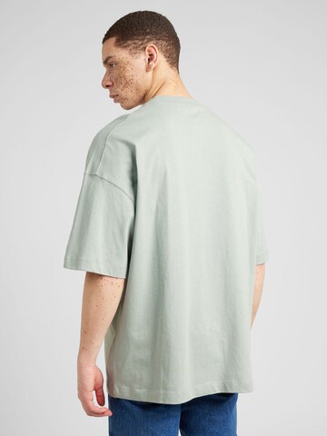 Tricou de la TOPMAN pe verde