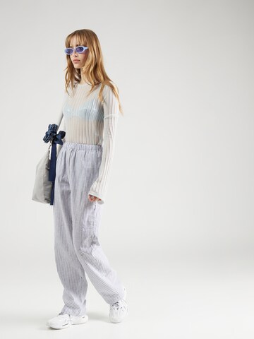 Regular Pantalon Monki en bleu