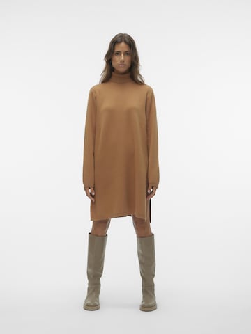 VERO MODA Stickad klänning 'MATHILDE' i brun: framsida