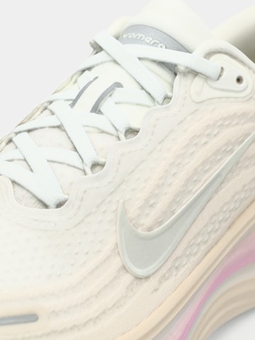 NIKE Обувь для бега 'Vomero Plus' в Белый