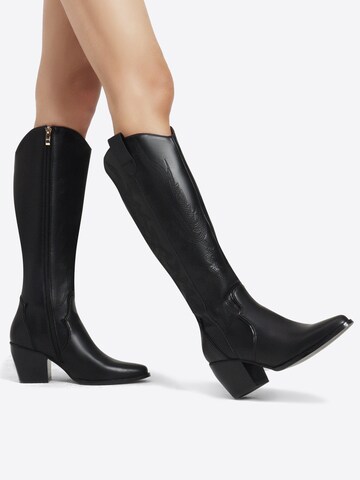 Dream Pairs Boots in Black