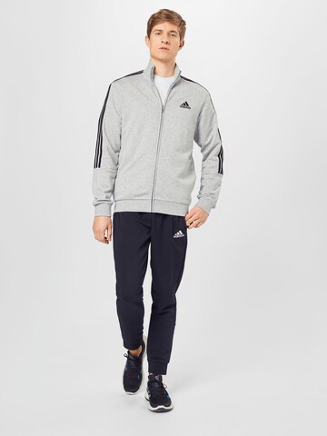 Survêtement 'Aeroready Essentials 3-Stripes' ADIDAS SPORTSWEAR en gris : devant