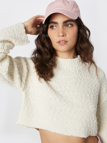 Oval Square Sweater in White
