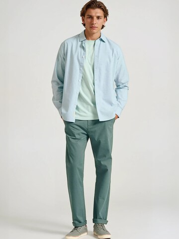 Regular Pantalon chino Funky Buddha en vert
