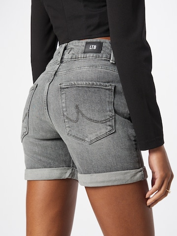 LTB Slimfit Shorts 'BECKY' in Grau