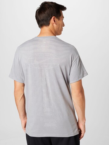 NIKE - Camisa funcionais 'Burnout' em cinzento