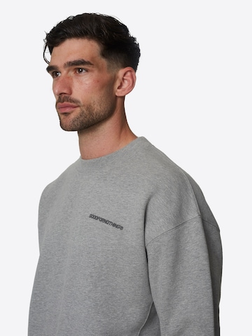 Good For Nothing Pullover i grå
