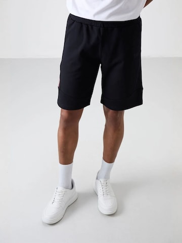 Tommy Life Pants in Black: front