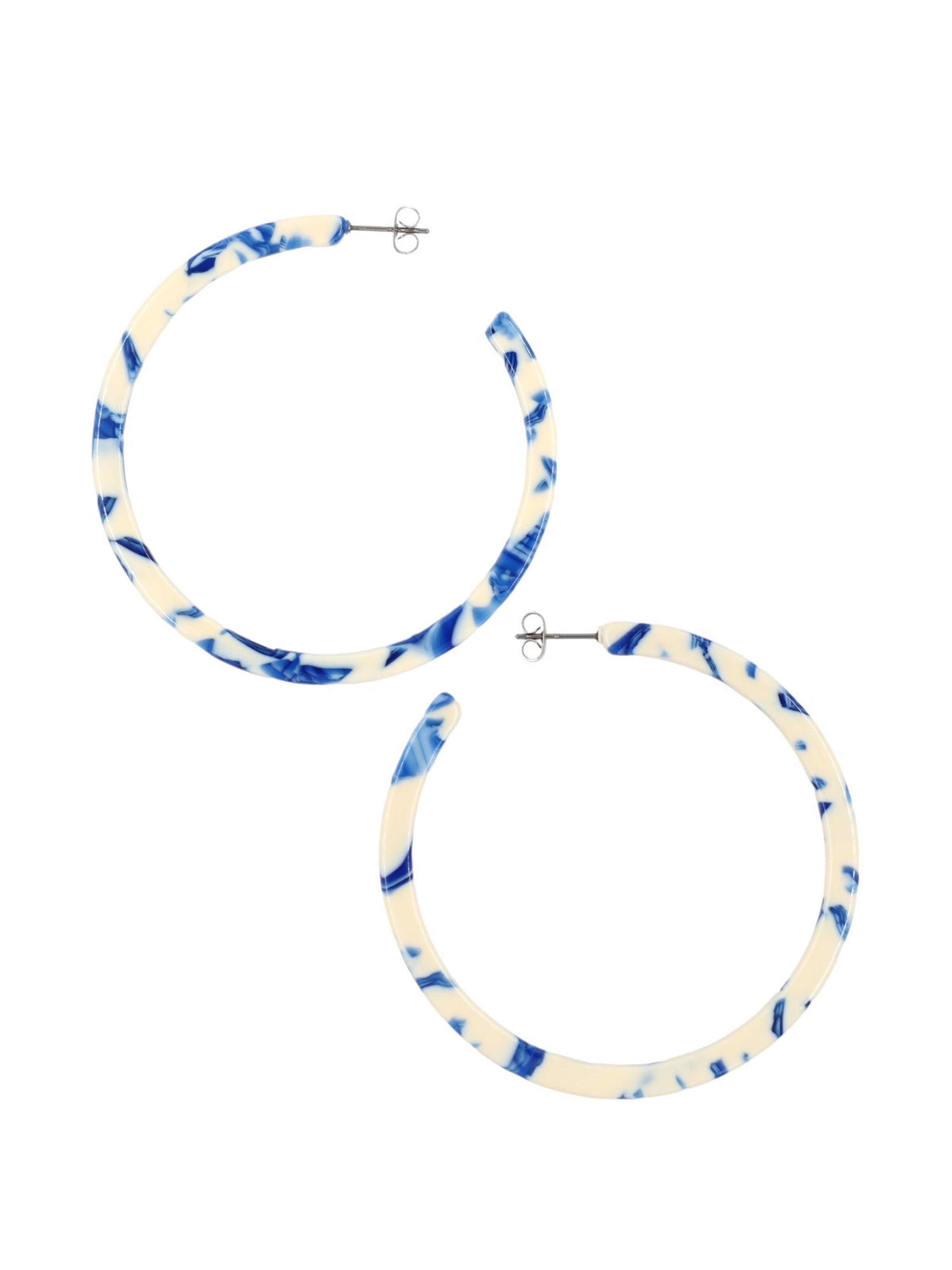 Fräulein Wunder Ohrringe 'Acetat Anne'‌‌‌‌‌‌‌‌‌ in Blau: Vorderseite