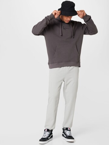 Tapered Pantaloni di Urban Classics in grigio