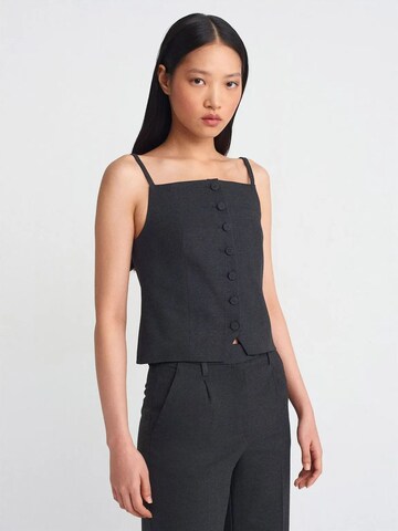 Top di Dilvin in nero: frontale