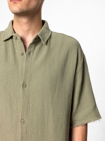 VAMOS CLO Comfort fit Button Up Shirt 'Hostas' in Green