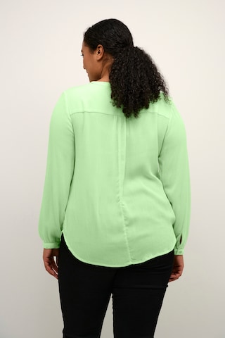 Camicia da donna 'Ami' di KAFFE CURVE in verde