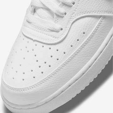 Baskets basses 'Court Vision' Nike Sportswear en blanc