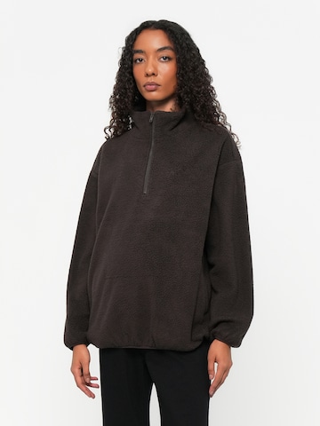 Sweat-shirt 'OLMTEDDIE' Only Maternity en marron : devant