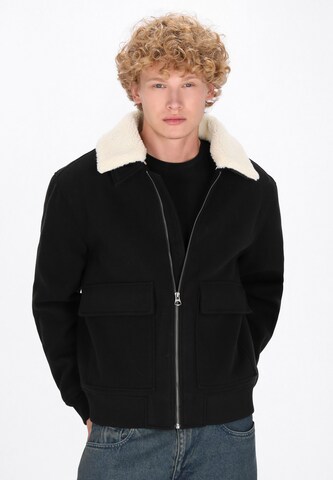 Giacca di mezza stagione di MO in nero: frontale