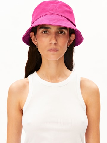ARMEDANGELS Hoed in Roze: voorkant