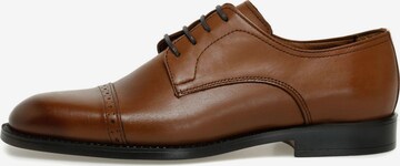 GARAMOND Lace-Up Shoes in Brown: front