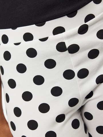 PIECES Slimfit Hose in Weiß