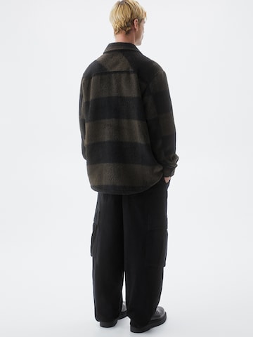 Pull&Bear Regular fit Prehodna jakna | črna barva