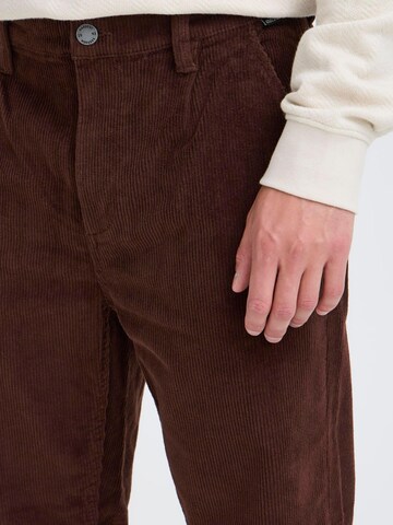 Loosefit Pantalon chino ' BHMADDOX-Cord ' BLEND en marron