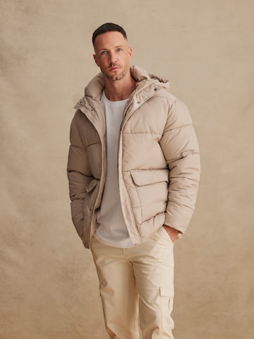 DAN FOX APPAREL Jacke 'Jayson' in Grau: predná strana