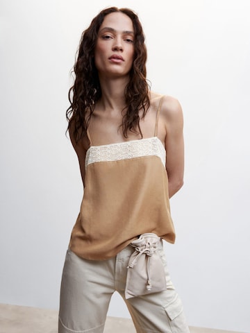 MANGO Top 'ALEX' in Bruin: voorkant