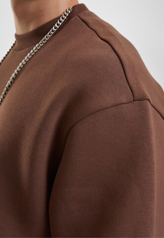 Urban Classics Sweatshirt in Bruin