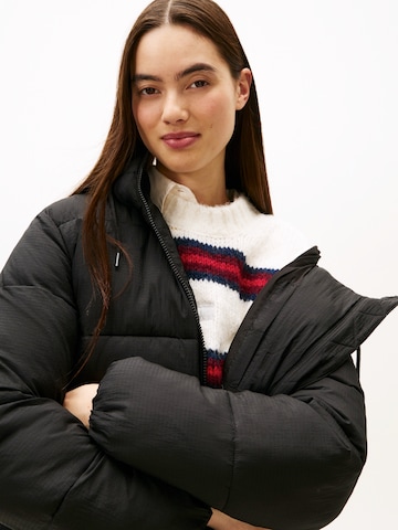 Tommy Jeans Vinterjacka i svart