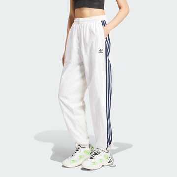 Loosefit Pantalon ADIDAS ORIGINALS en blanc : devant