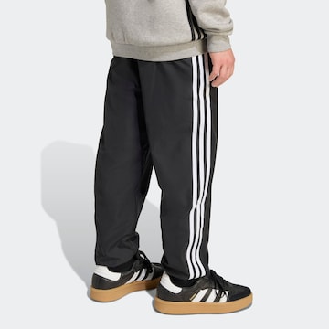 ADIDAS ORIGINALS - Loosefit Pantalón en negro