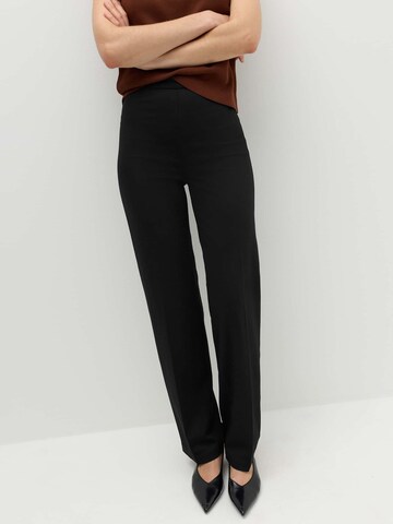 Regular Pantalon à plis Marks & Spencer en noir : devant
