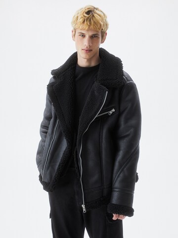 Pull&Bear Jacke in Schwarz: predná strana