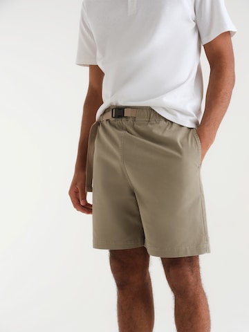 ABOUT YOU x Kevin Trapp Regular Shorts in Grau: predná strana