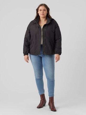Vero Moda Curve Übergangsparka 'VMCZOA' in Schwarz