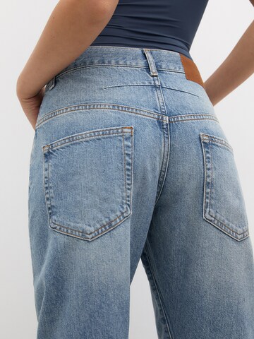 Pull&Bear Loose fit Jeans in Blue