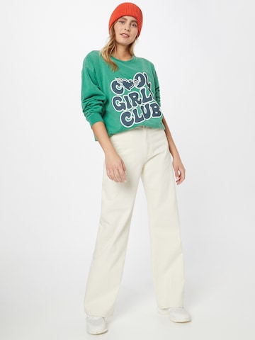 Nasty Gal - Sweatshirt 'Cool Girls Club' em verde