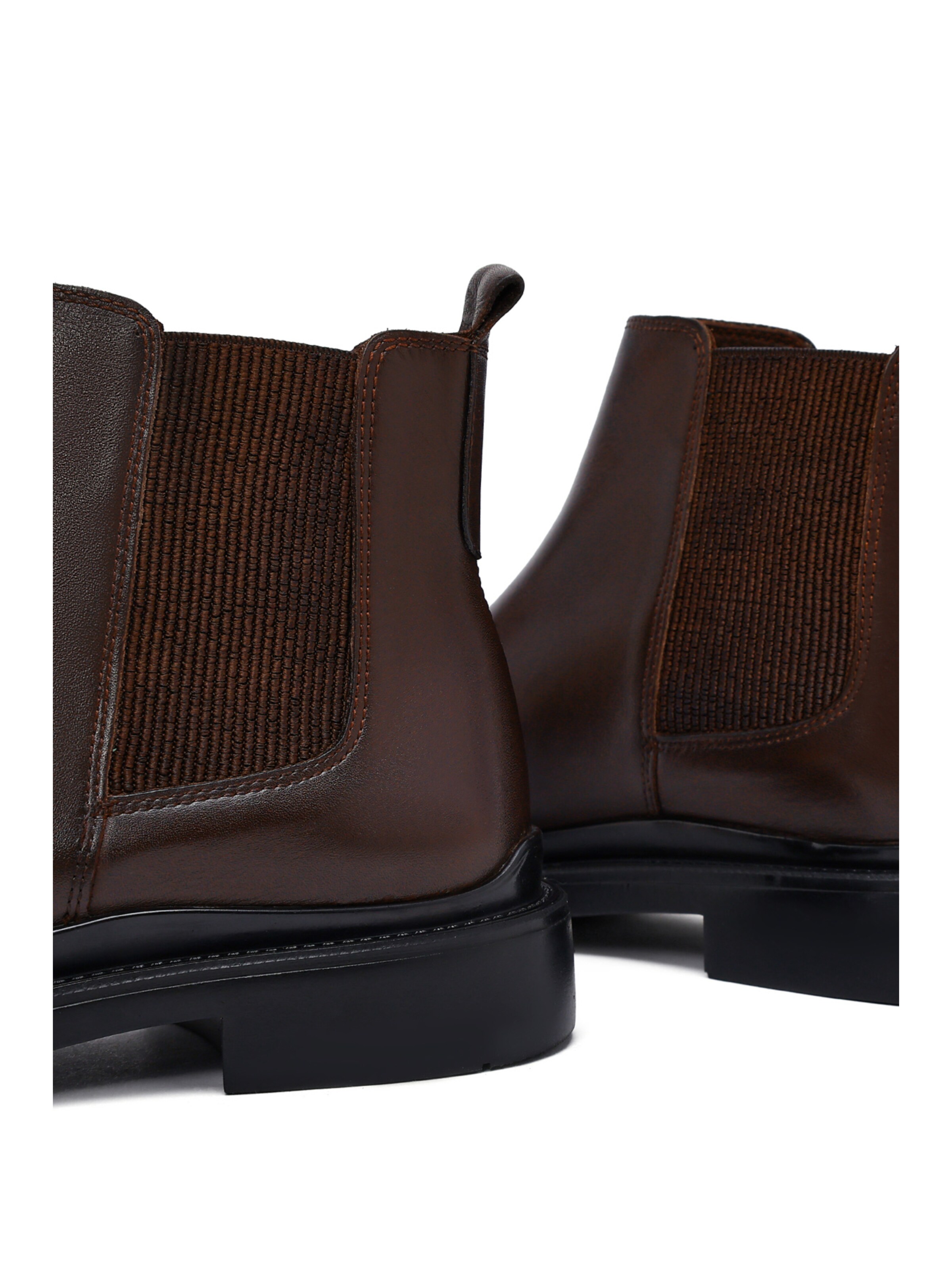 Derimod Chelsea boots in Brown