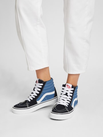 Baskets hautes VANS en noir : devant