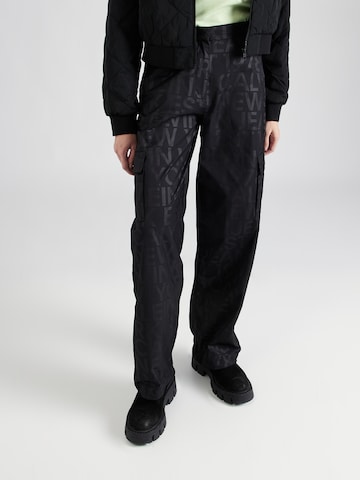 Calvin Klein Jeans Свободный крой Брюки-карго в Черный: спереди