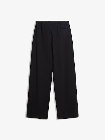 Wide leg Pantaloni de la Bershka pe negru