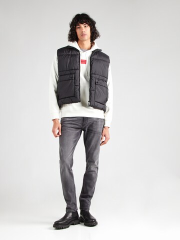 Sweat-shirt 'Daratschi214' HUGO en blanc