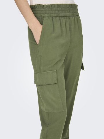 ONLY - Tapered Calças cargo 'Aris' em verde