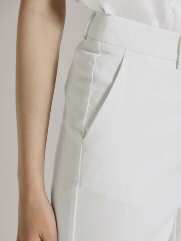 MADELEINE Loosefit Pantalon in Wit