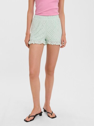 VERO MODA Regular Shorts 'Tassa' in Grün: predná strana