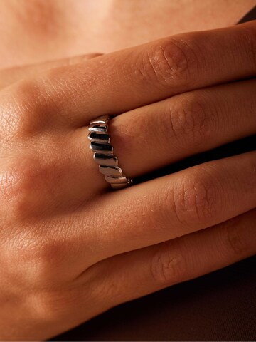 Bague Lucardi en argent : devant