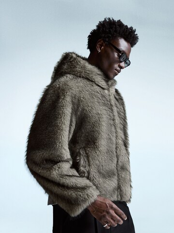 Bershka Prehodna jakna | siva barva: sprednja stran