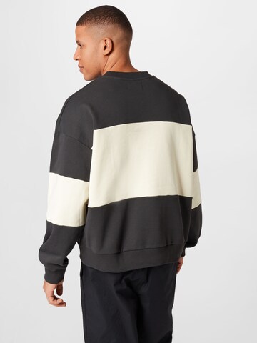 Ball Sweatshirt in Schwarz